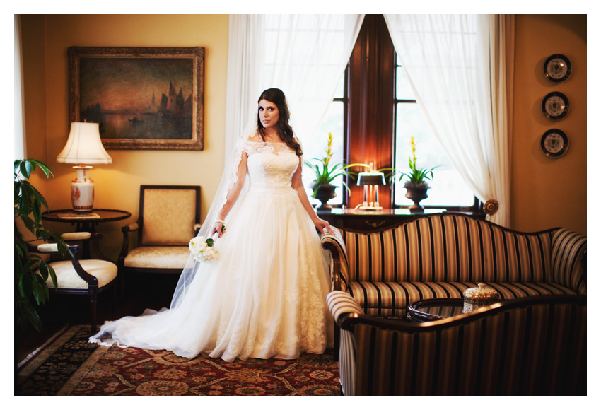 bridal session of Andrea Gage Cheek at Belo Mansion by Dallas wedding photographer Stacy Reeves