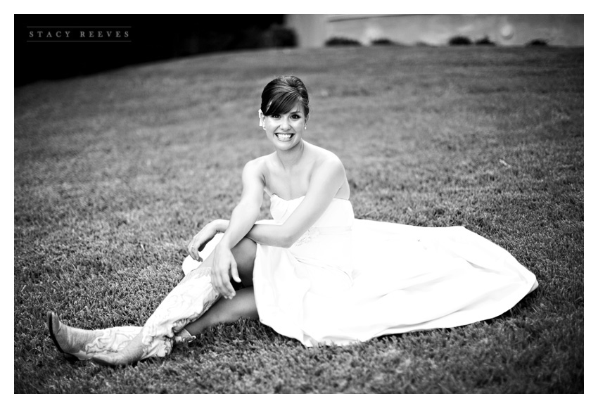 bridal portraits of Ashley Edrington at the Rosewood Mansion on Turtle Creek by Dallas wedding photographer Stacy Reeves