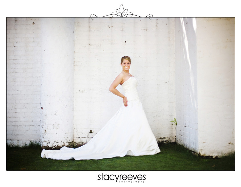 Bridal session of Julie Nienhiser Neinhiser at the Dallas Arboretum by Dallas wedding photographer Stacy Reeves; bride against a white wall with grass