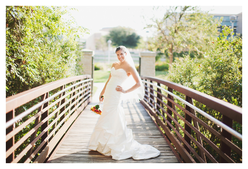 Bridal session of Lindsey Barrett Mudge at George Bush Library in College Station Texas by Dallas wedding photographer Stacy Reeves