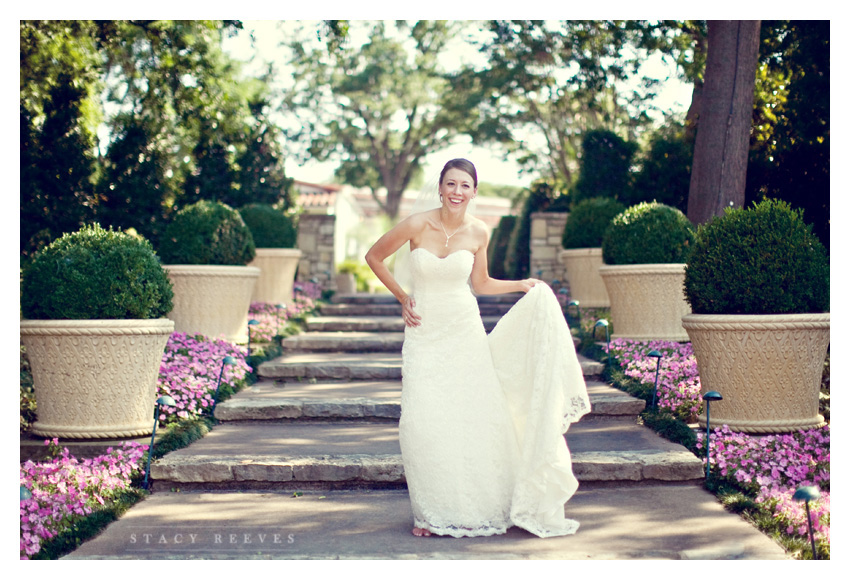 Bridal portrait session of Lisa Kirk Speer at the Dallas Arboretum by Dallas wedding photographer Stacy Reeves