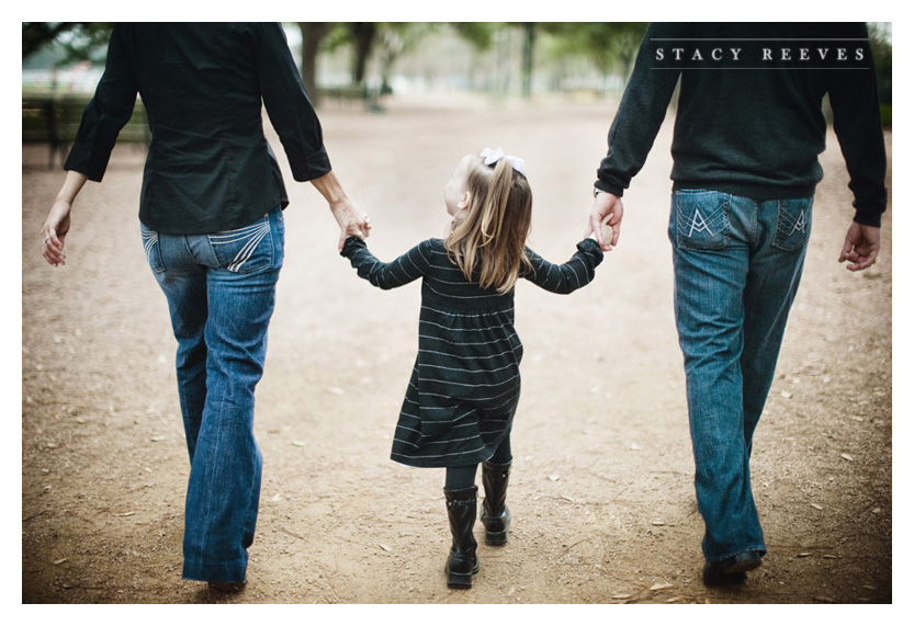 Engagement session family portraits of Carrie Crabtree and Jim McKemie in Hermann Park in Houston Texas by Dallas wedding photographer Stacy Reeves