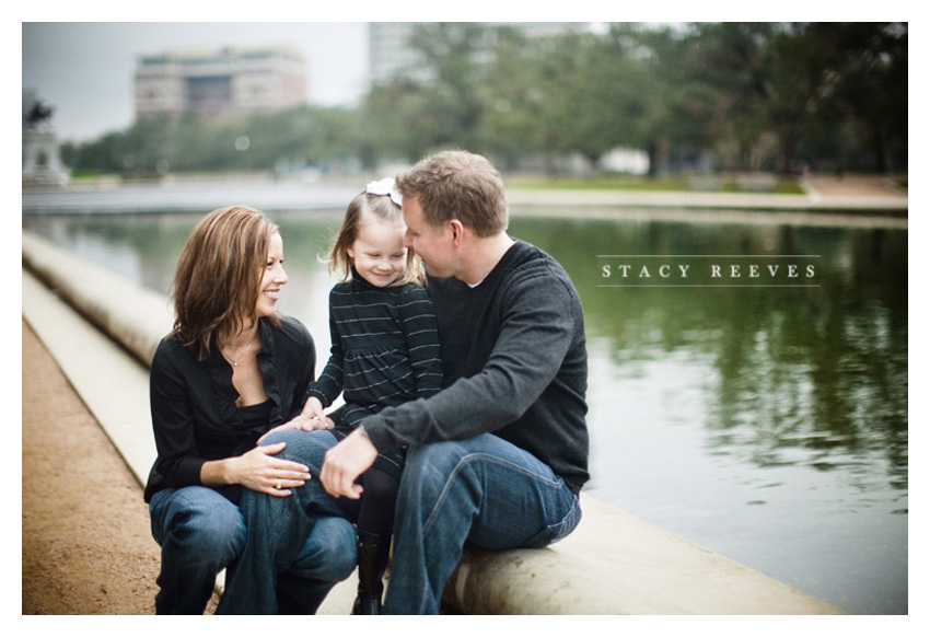 Engagement session family portraits of Carrie Crabtree and Jim McKemie in Hermann Park in Houston Texas by Dallas wedding photographer Stacy Reeves