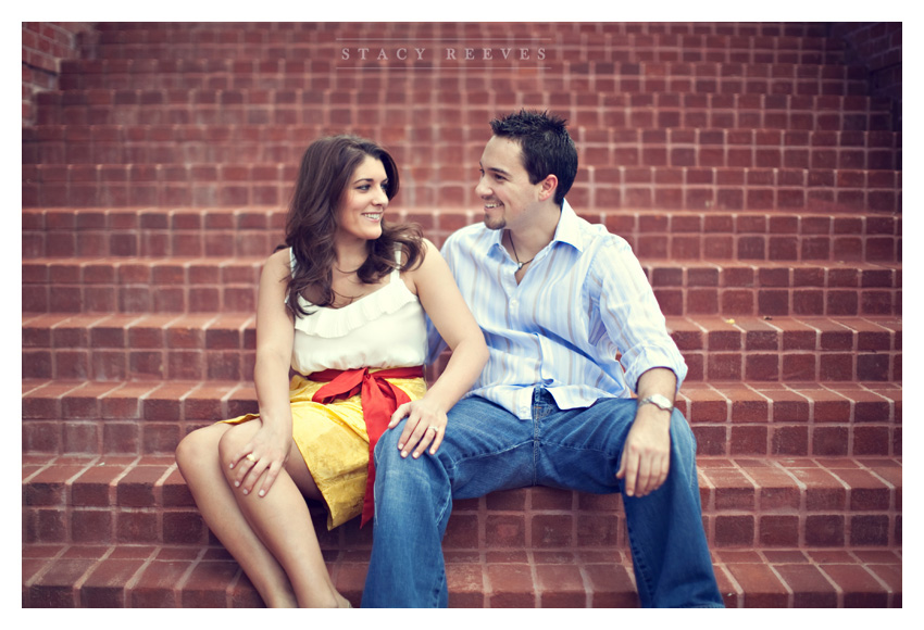 Engagement session of Jamie Riley and Garrett Roy at Discovery Green park in Houston by Dallas wedding photographer Stacy Reeves