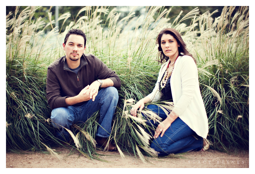 Engagement session of Jamie Riley and Garrett Roy at Discovery Green park in Houston by Dallas wedding photographer Stacy Reeves