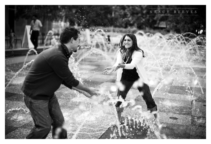 Engagement session of Jamie Riley and Garrett Roy at Discovery Green park in Houston by Dallas wedding photographer Stacy Reeves