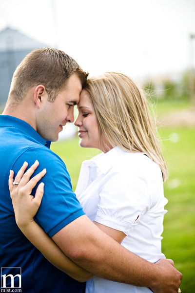 Engagement session of Julie Nienhiser and Jeff in downtown Frisco by Dallas wedding photographer Stacy Reeves