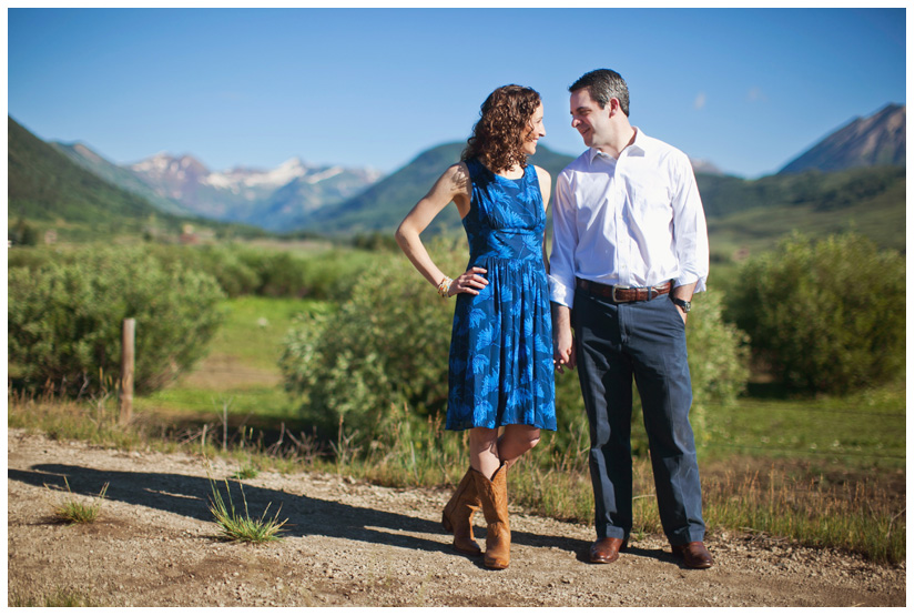 Engagement portrait photo session of Rachel Friedlander and Justin Grodin in Crested Butte Colorado by Dallas wedding photographer Stacy Reeves