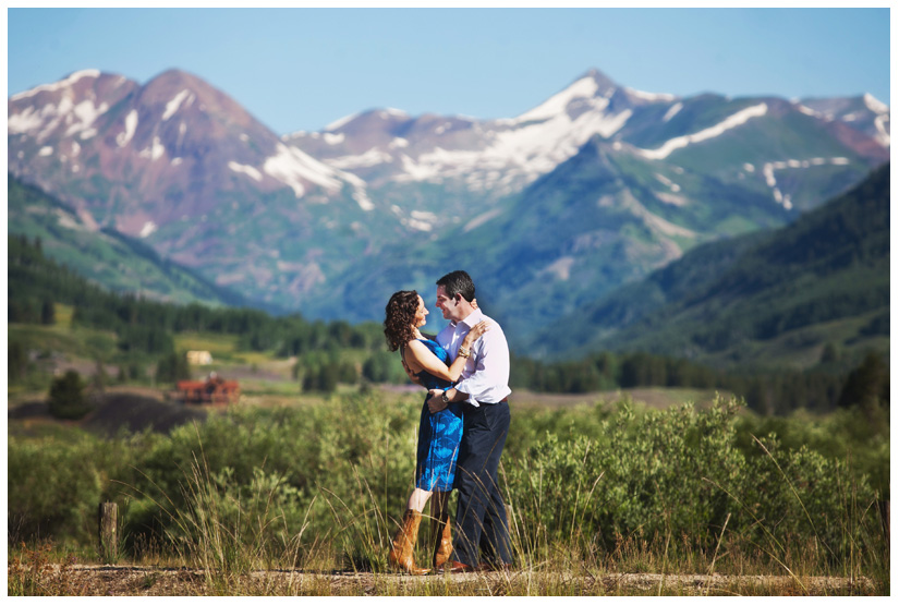 Engagement portrait photo session of Rachel Friedlander and Justin Grodin in Crested Butte Colorado by Dallas wedding photographer Stacy Reeves