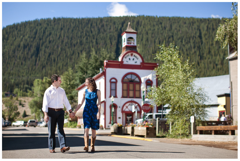 Engagement portrait photo session of Rachel Friedlander and Justin Grodin in Crested Butte Colorado by Dallas wedding photographer Stacy Reeves