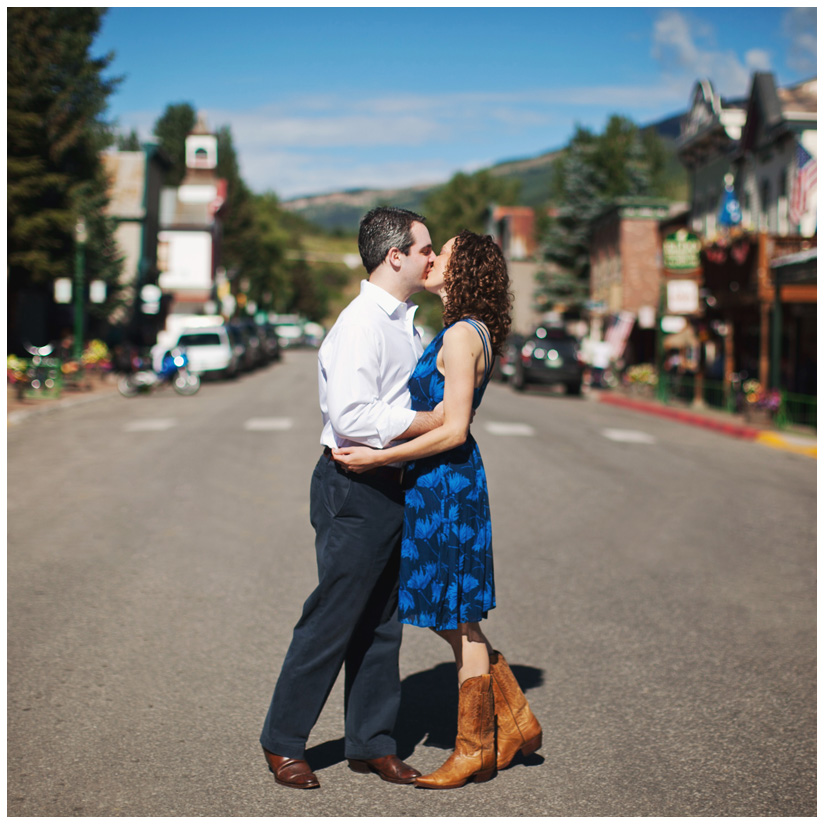 Engagement portrait photo session of Rachel Friedlander and Justin Grodin in Crested Butte Colorado by Dallas wedding photographer Stacy Reeves