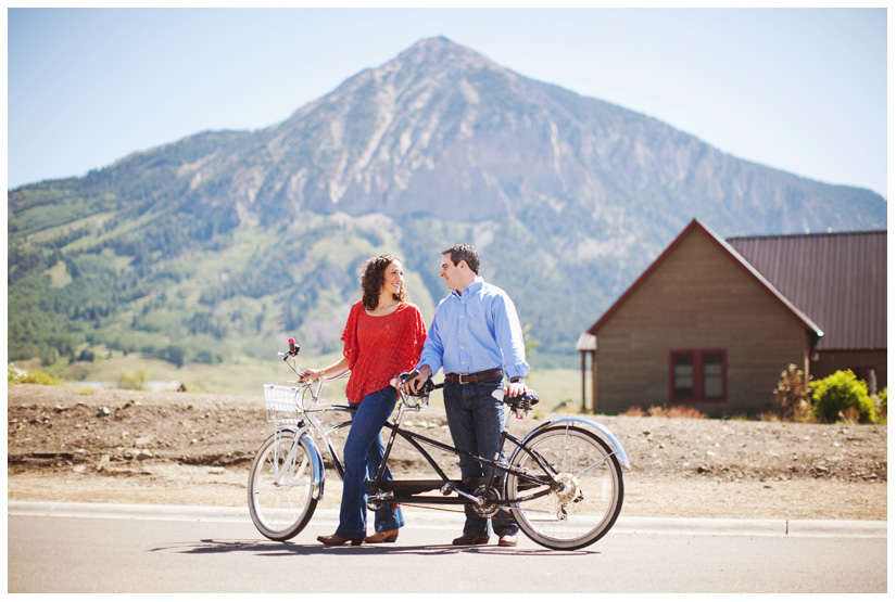 Engagement portrait photo session of Rachel Friedlander and Justin Grodin in Crested Butte Colorado by Dallas wedding photographer Stacy Reeves