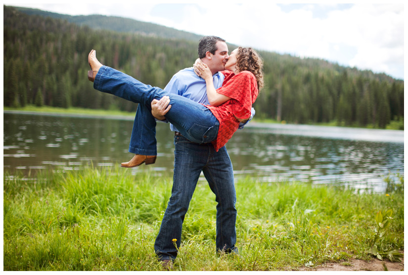 Engagement portrait photo session of Rachel Friedlander and Justin Grodin in Crested Butte Colorado by Dallas wedding photographer Stacy Reeves