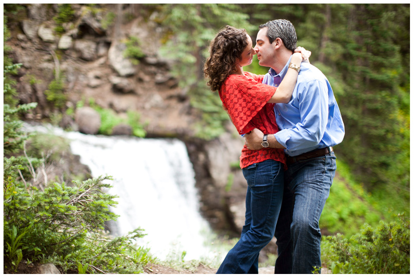 Engagement portrait photo session of Rachel Friedlander and Justin Grodin in Crested Butte Colorado by Dallas wedding photographer Stacy Reeves