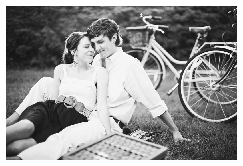 Picnic beach cruiser engagement session of Shannon Crain and Will in Highland Park Texas by Dallas wedding photographer Stacy Reeves