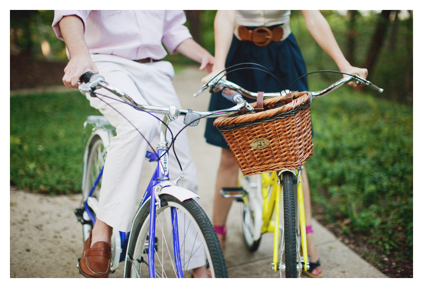 Picnic beach cruiser engagement session of Shannon Crain and Will in Highland Park Texas by Dallas wedding photographer Stacy Reeves