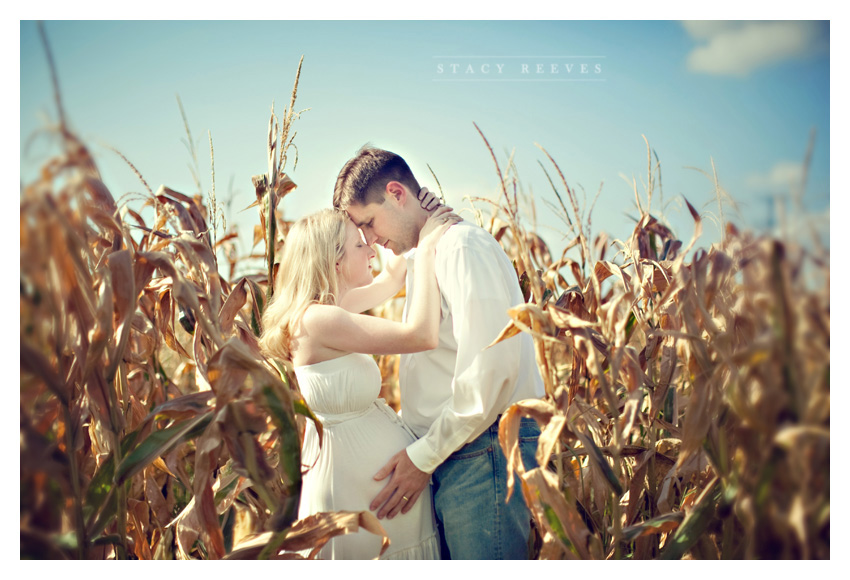 rustic country maternity pregnancy portrait photo session of Gara and Brandon Hill by Dallas wedding photographer Stacy Reeves