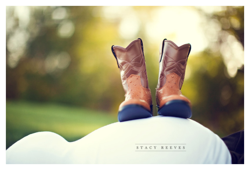 rustic country maternity pregnancy portrait photo session of Gara and Brandon Hill by Dallas wedding photographer Stacy Reeves