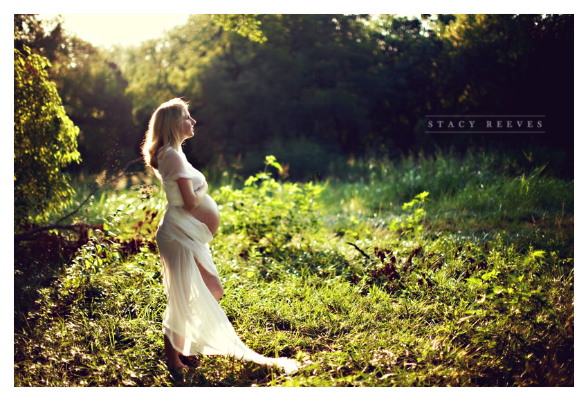 rustic country maternity pregnancy portrait photo session of Gara and Brandon Hill by Dallas wedding photographer Stacy Reeves