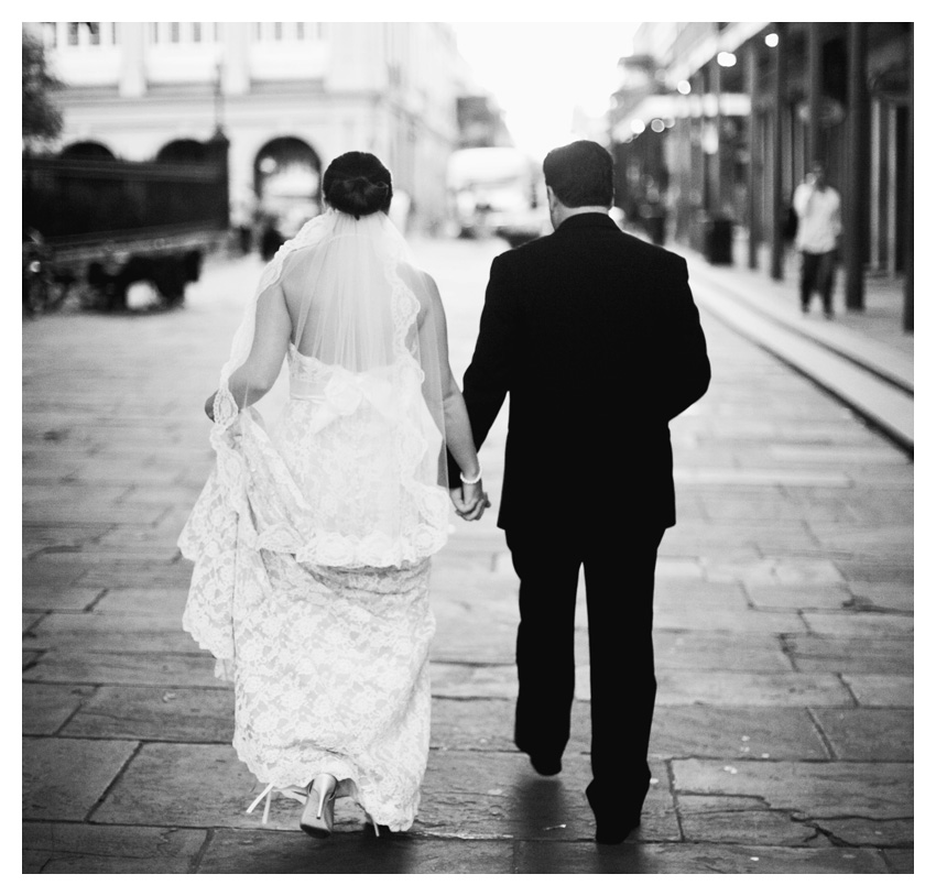 Wedding photos of Annie Gatewood and Chris Sullivan at Muriel's in the New Orleans French Quarter by Dallas wedding photographer Stacy Reeves