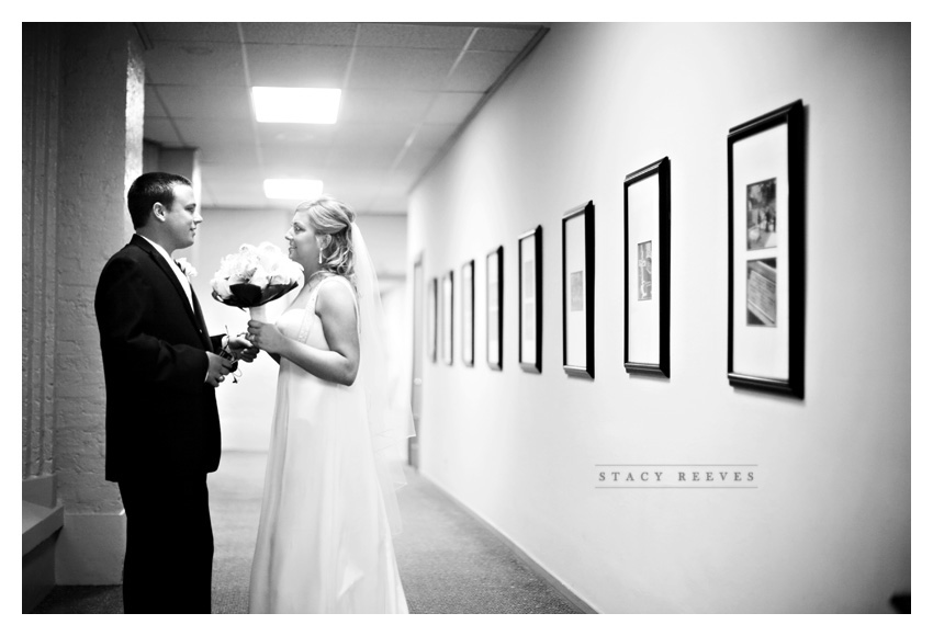 wedding of Courtney Walters and Bucky Bailess at Belo Mansion by Dallas wedding photographer Stacy Reeves