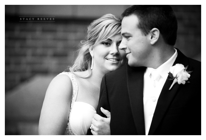 wedding of Courtney Walters and Bucky Bailess at Belo Mansion by Dallas wedding photographer Stacy Reeves