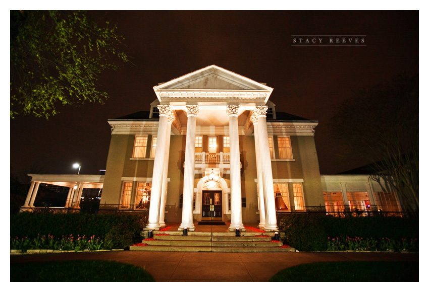 wedding of Courtney Walters and Bucky Bailess at Belo Mansion by Dallas wedding photographer Stacy Reeves