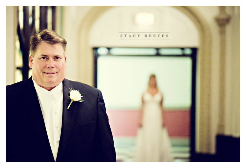 wedding of Courtney Walters and Bucky Bailess at Belo Mansion by Dallas wedding photographer Stacy Reeves