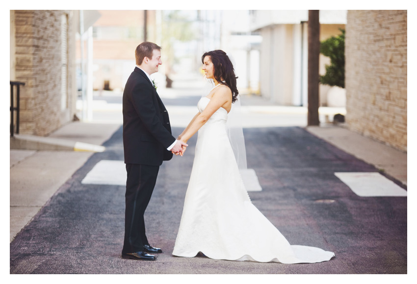 Midland Odessa wedding photography of Julie Lasater and Colin Beal by Dallas wedding photographer Stacy Reeves