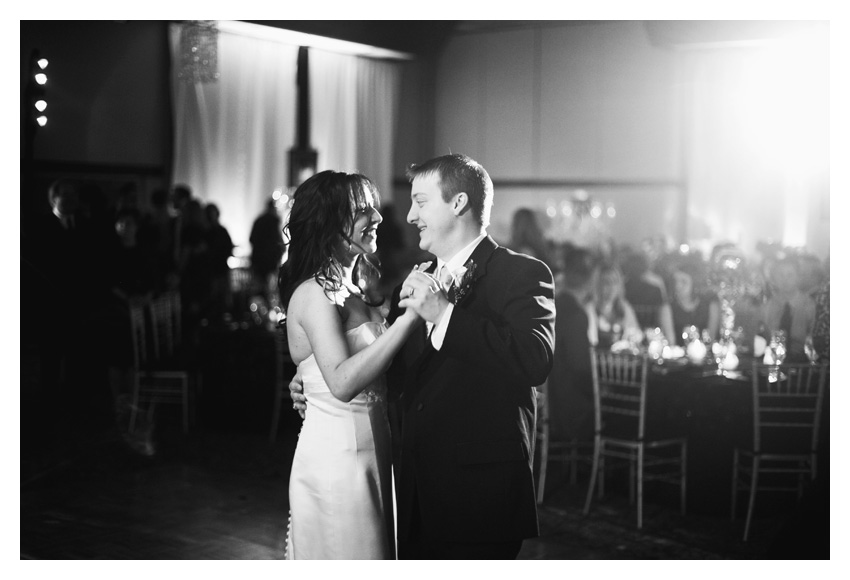 Midland Odessa wedding photography of Julie Lasater and Colin Beal by Dallas wedding photographer Stacy Reeves