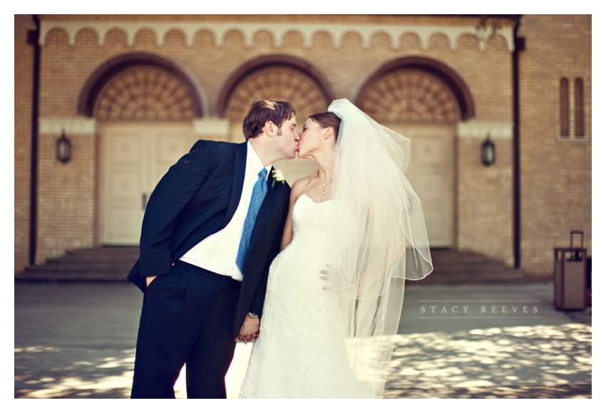 Aggie wedding photography of Lisa Kirk and Grant Speer in Ennis Texas by Dallas wedding photographer Stacy Reeves