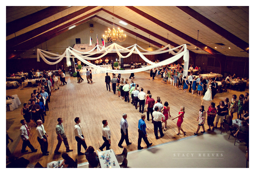 Aggie wedding photography of Lisa Kirk and Grant Speer in Ennis Texas by Dallas wedding photographer Stacy Reeves