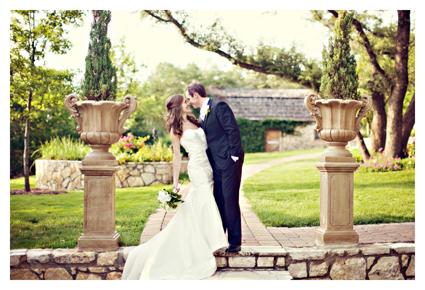 wedding photography of Jim Carlson and Lindsay Baldauf at Nature's Point in Austin Texas by Dallas wedding photographer Stacy Reeves