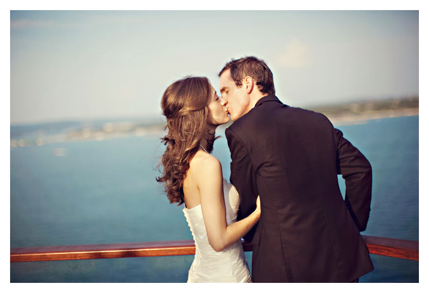 wedding photography of Jim Carlson and Lindsay Baldauf at Nature's Point in Austin Texas by Dallas wedding photographer Stacy Reeves