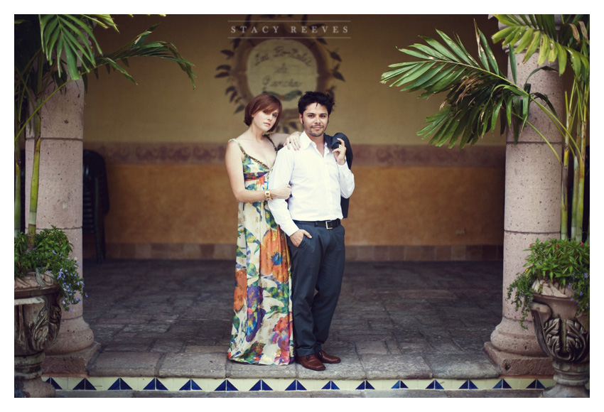 Joe T. Garcia mexican restaurant wedding in Fort Worth Texas by Dallas wedding photographer Stacy Reeves